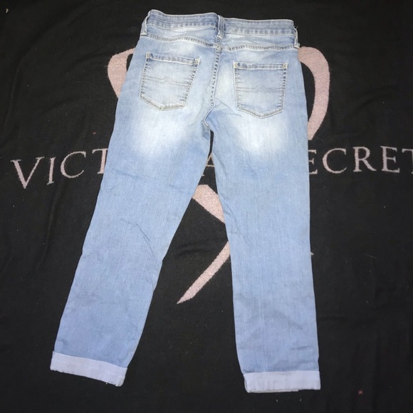 Light Wash capris - Picture 2 of 3